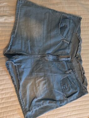 AL Jeans Light Wash Denim Shorts Sz 22w